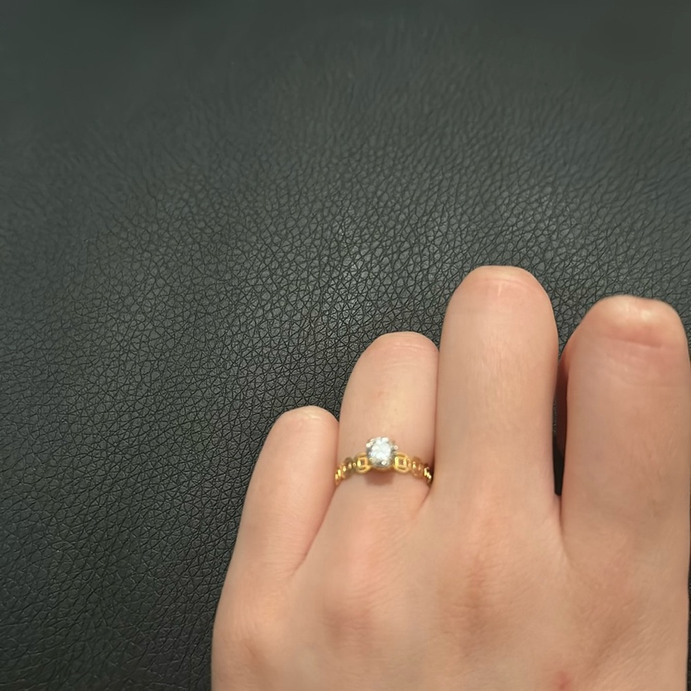 Russian stone lab created with 18 karat gold 18k